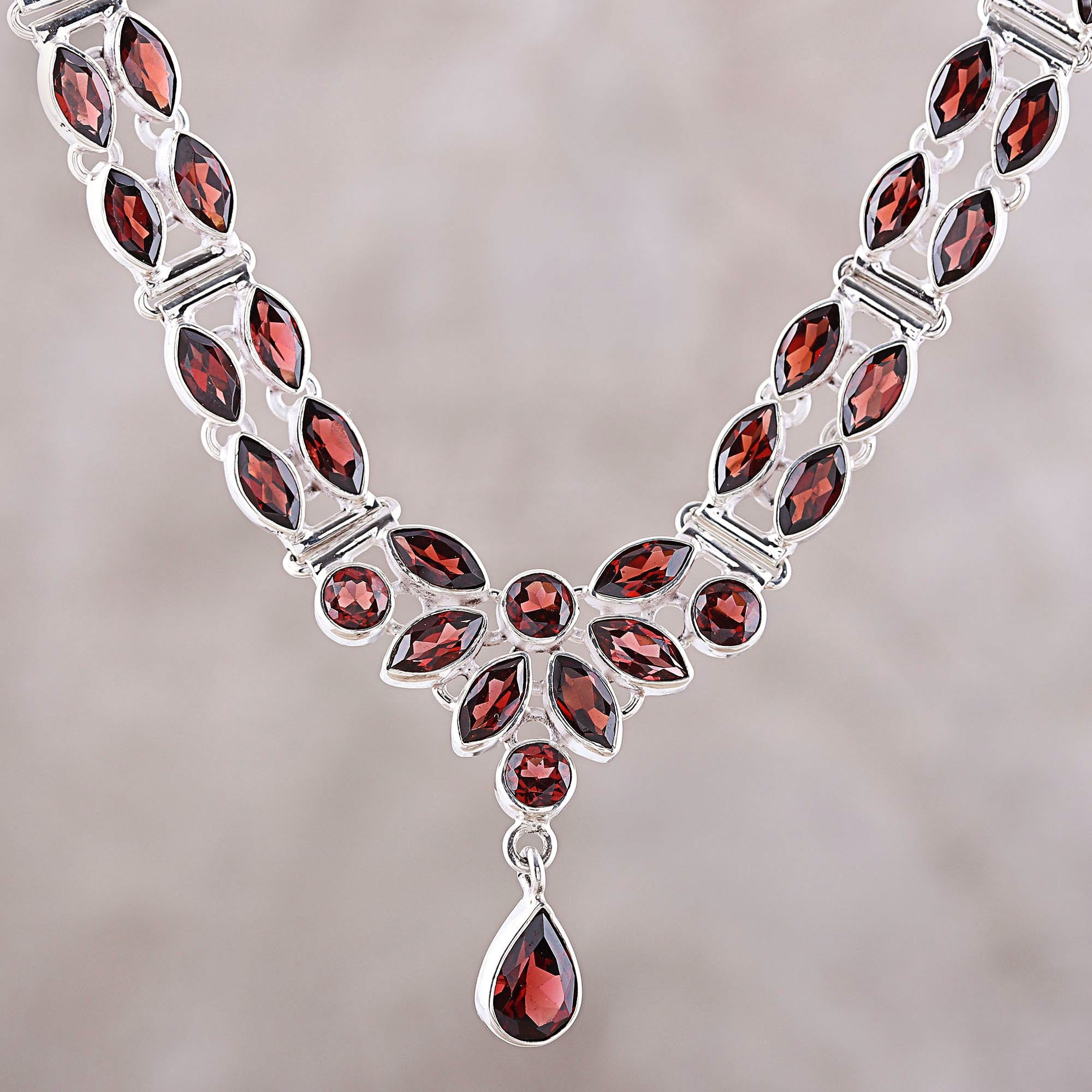 Evening in Delhi - 17-Carat Garnet Pendant Necklace from India