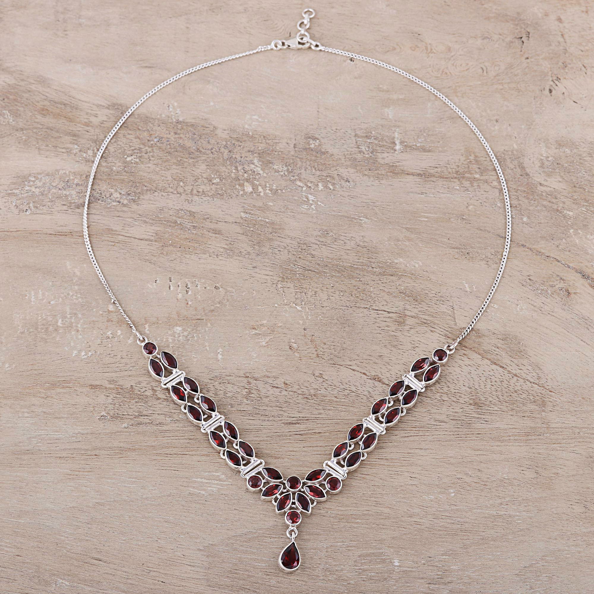 Evening in Delhi - 17-Carat Garnet Pendant Necklace from India