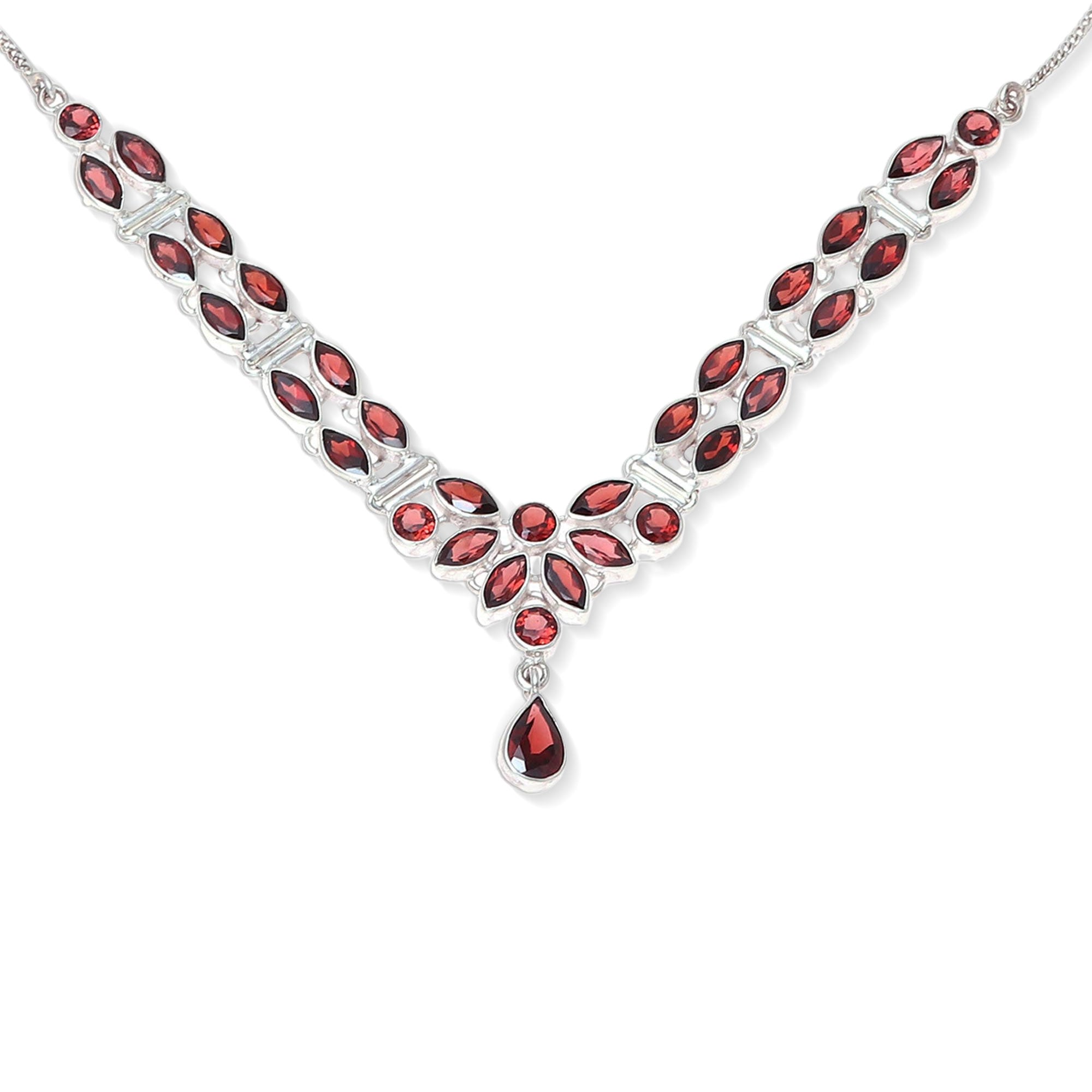 Evening in Delhi - 17-Carat Garnet Pendant Necklace from India