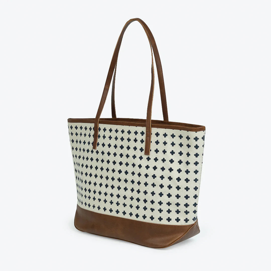 Agaja Tote bag