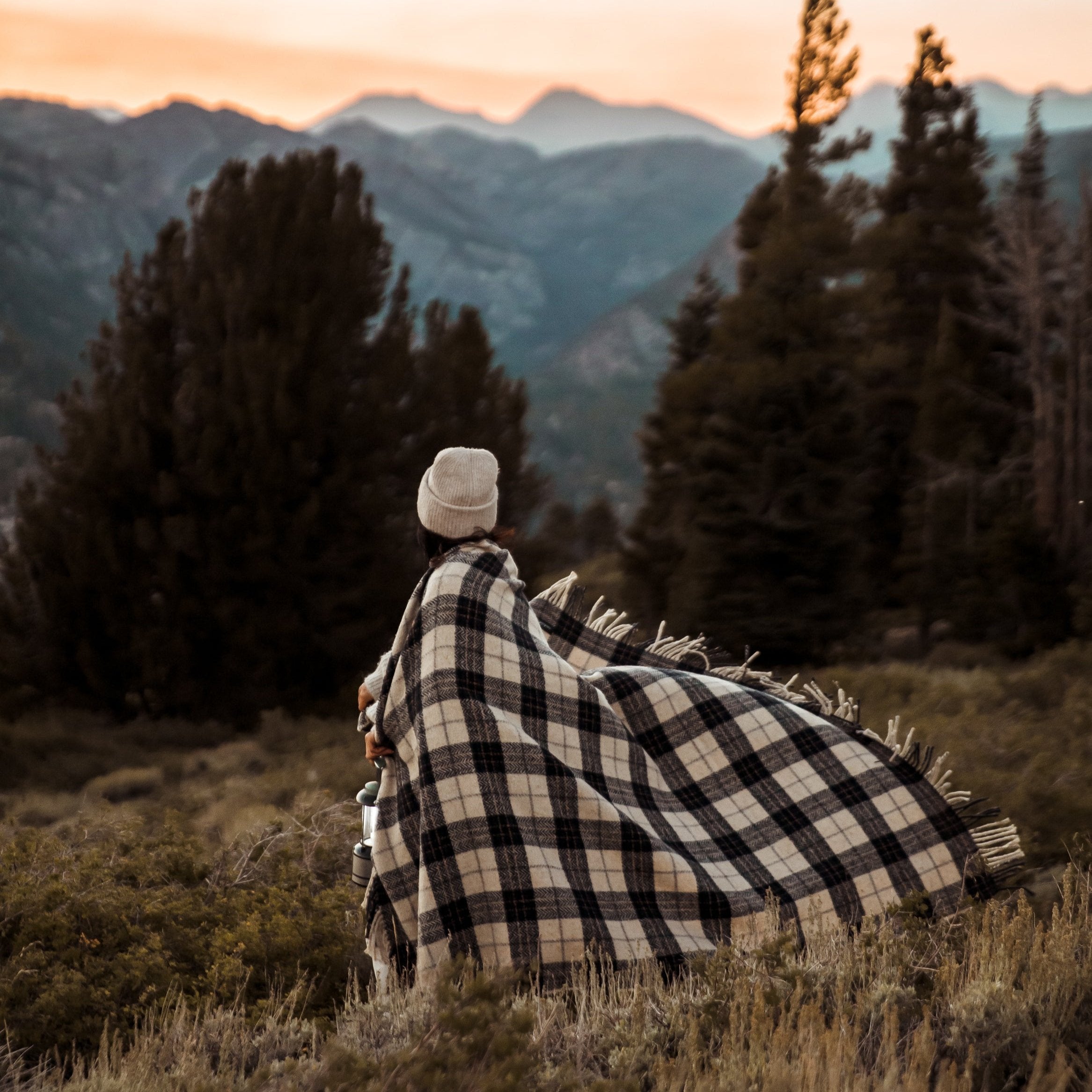 Winchester | Vintage Plaid Blanket - Nostalgic Camping & Picnic Blanket